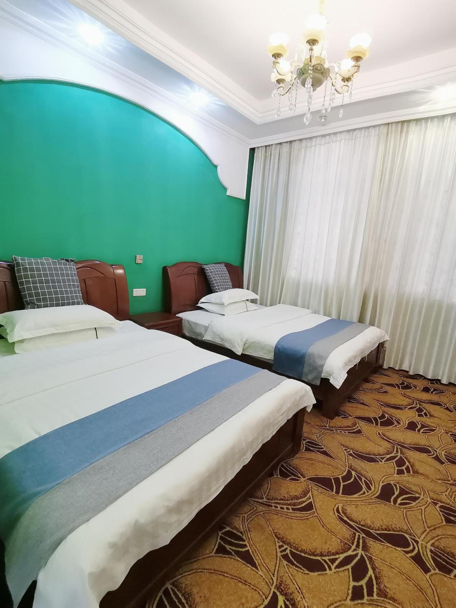 Emeishan Moon Bay Hotel Esterno foto
